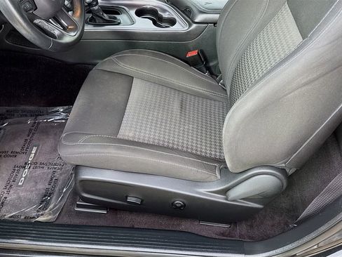 Used 2017 Dodge Challenger SXT RWD image 20