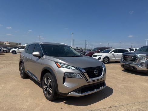 Certified 2022 Nissan Rogue Platinum w/ Head-Up Display Package image 1