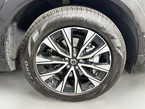 Used 2025 Volvo XC60 B5 Plus image 32