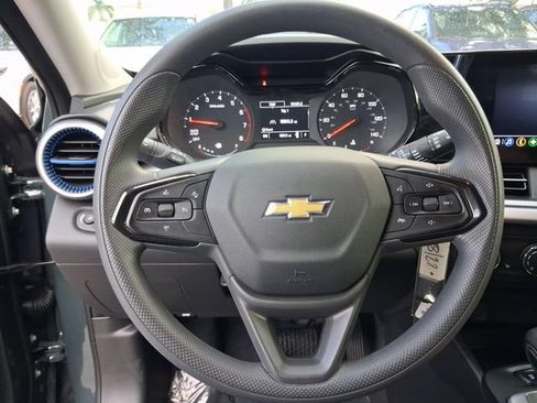 Used 2026 Chevrolet Trax LS w/ LS Convenience Package FWD image 15