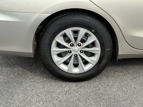 Used 2015 Toyota Camry LE image 24