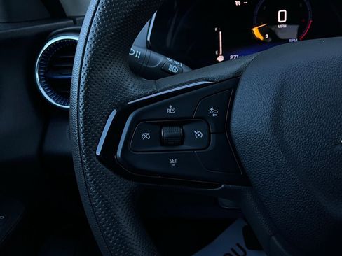 Used 2025 Chevrolet Trax LT image 32