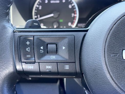 Used 2022 Nissan Pathfinder SV w/ SV Premium Package FWD image 22