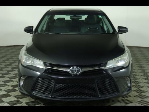 Used 2015 Toyota Camry SE image 9