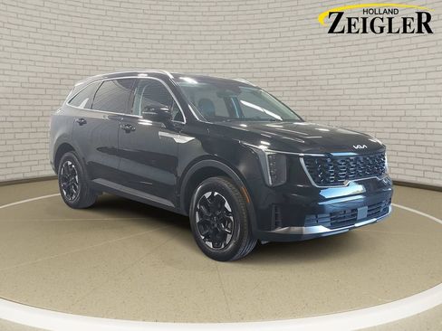 Used 2024 Kia Sorento S AWD/4WD image 3