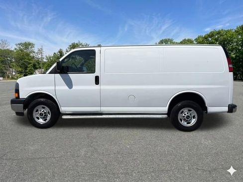 Used 2024 GMC Savana 2500 w/ Driver Convenience Package RWD image 4