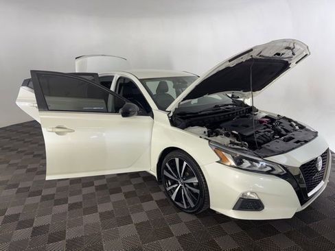 Used 2020 Nissan Altima 2.5 SR FWD image 14