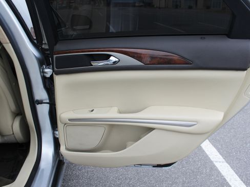 Used 2013 Lincoln MKZ Base image 46