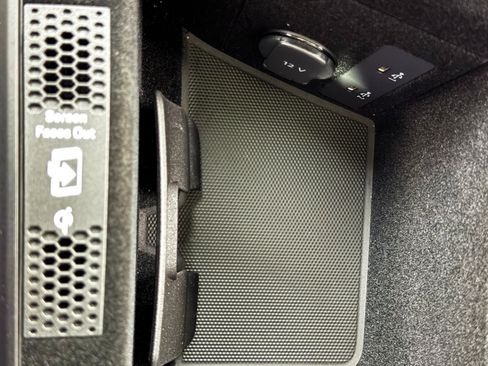 Used 2022 Porsche Taycan 4 Cross Turismo image 36