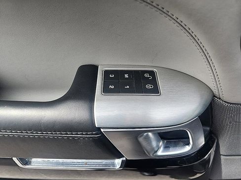 Used 2020 Land Rover Range Rover Sport SVR image 12