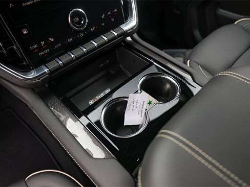 Used 2026 GMC Yukon XL Elevation image 23