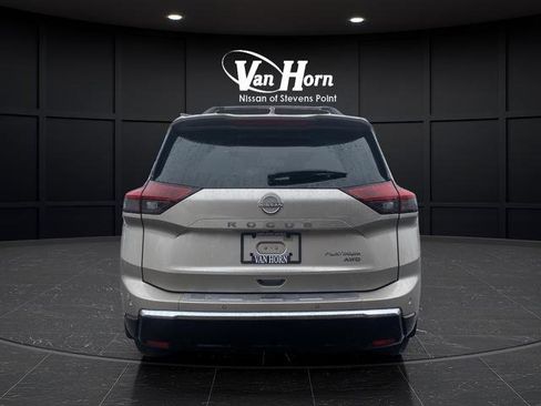 Used 2025 Nissan Rogue Platinum image 14