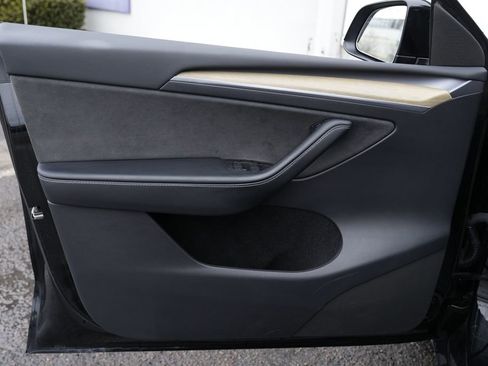 Used 2023 Tesla Model Y Long Range image 25