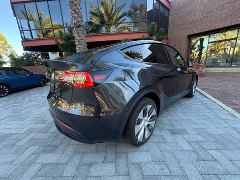 Used 2024 Tesla Model Y Long Range AWD/4WD image 5