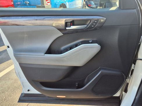 Used 2021 Toyota Highlander Platinum image 21