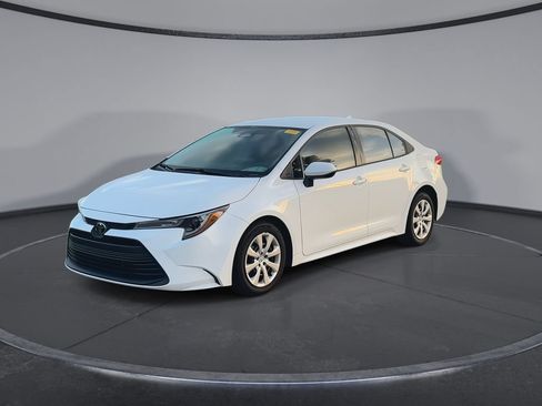 Used 2023 Toyota Corolla LE FWD image 4