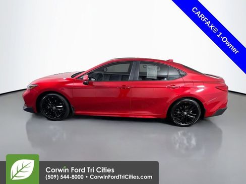 Used 2025 Toyota Camry SE image 6