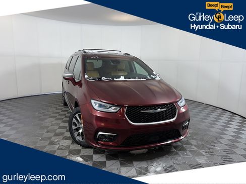 Used 2021 Chrysler Pacifica Pinnacle image 1