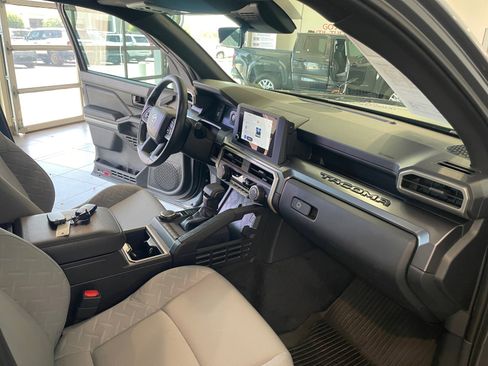 Certified 2025 Toyota Tacoma SR5 AWD/4WD image 31