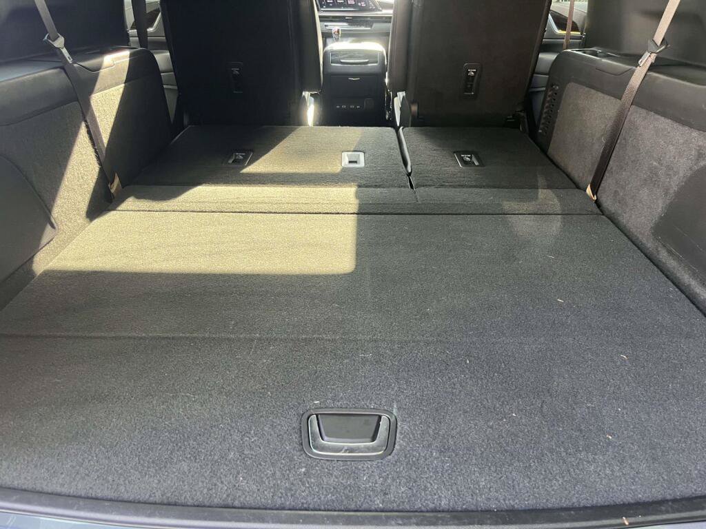 Used 2021 Cadillac Escalade ESV Premium Luxury AWD/4WD image 19