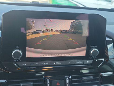 Used 2022 Nissan Pathfinder S image 17