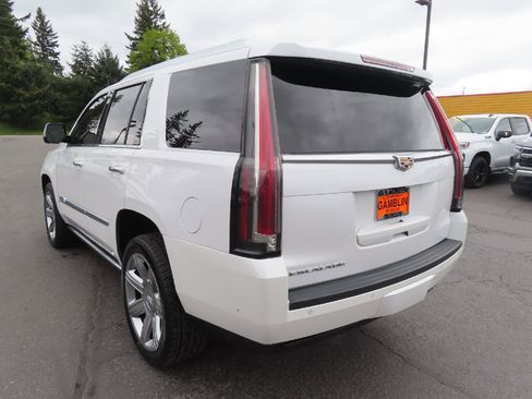 Used 2017 Cadillac Escalade Premium Luxury AWD/4WD image 5