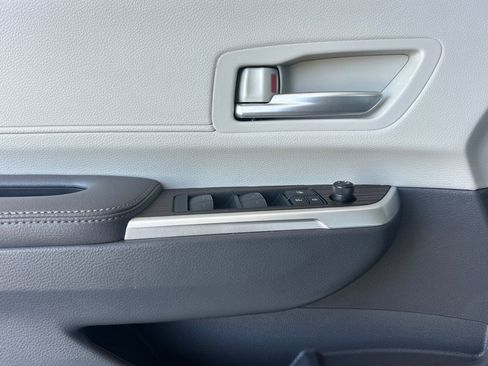 Certified 2024 Toyota Sienna XLE FWD image 13