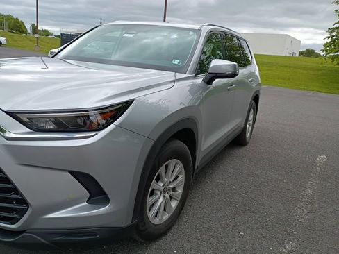 Used 2024 Toyota Grand Highlander AWD image 2