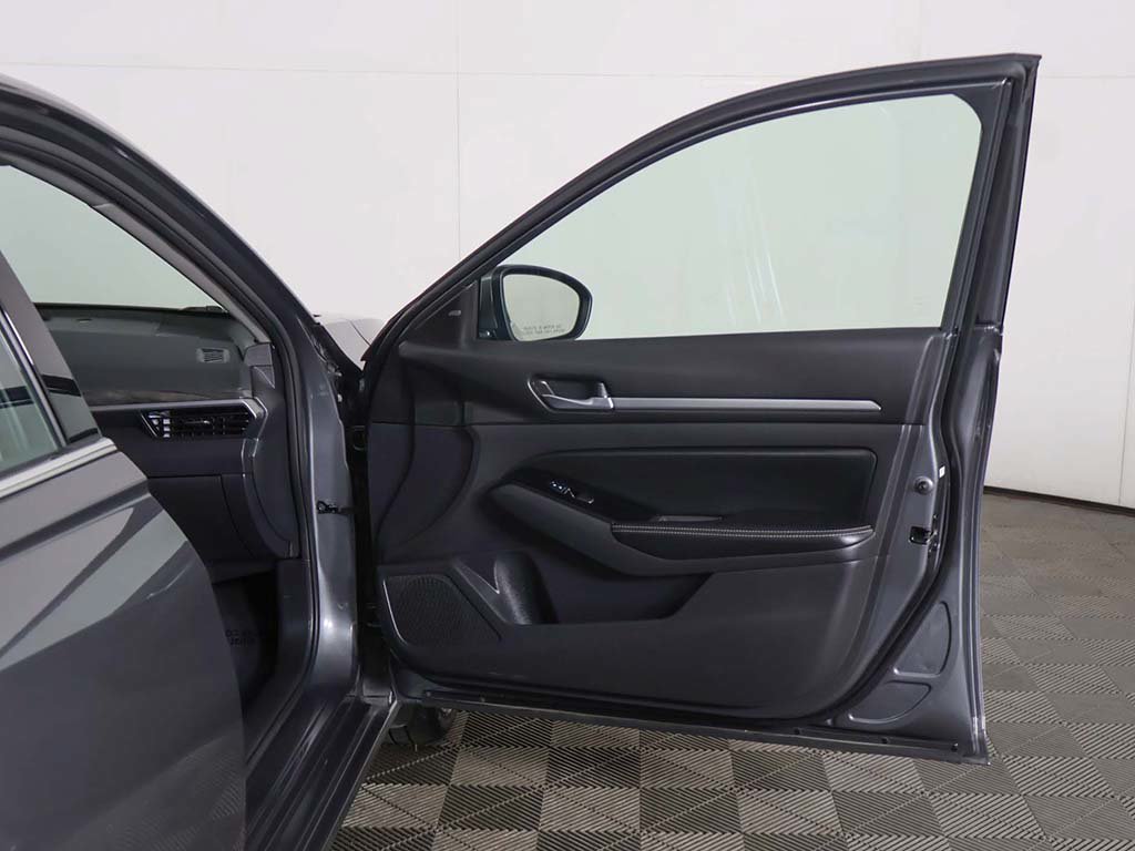 Used 2024 Nissan Altima 2.5 SL AWD/4WD image 21