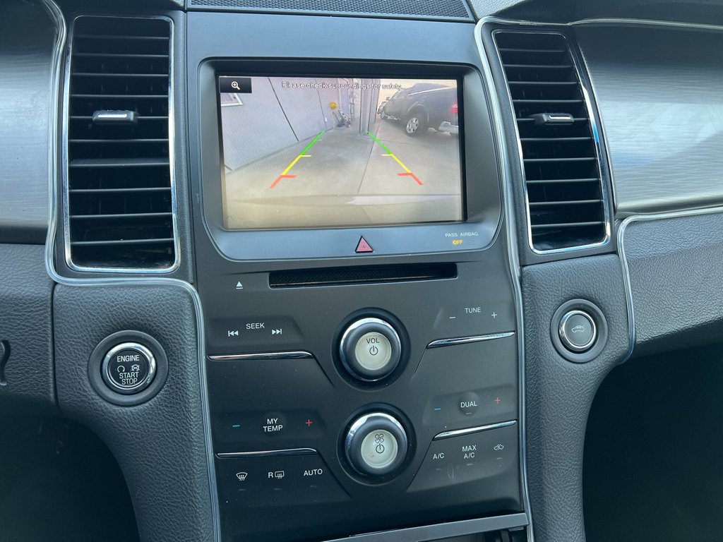 Used 2015 Ford Taurus SEL w/ Equipment Group 201A FWD image 21