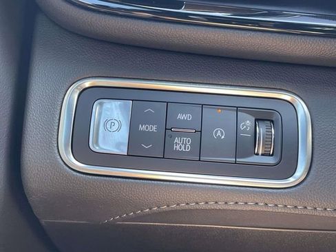 Certified 2025 Buick Enclave Preferred AWD/4WD image 25