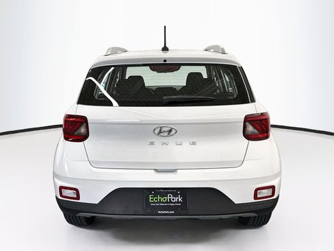 Used 2025 Hyundai Venue SEL FWD image 7