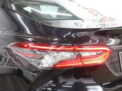 Used 2022 Toyota Camry XLE AWD/4WD image 9