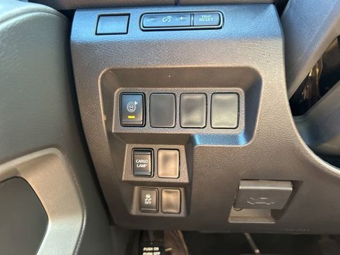Certified 2025 Nissan Frontier SV RWD image 32