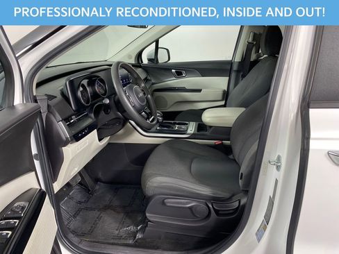 Certified 2022 Kia Carnival LX image 7