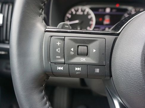 Used 2024 Nissan Pathfinder SL FWD image 8