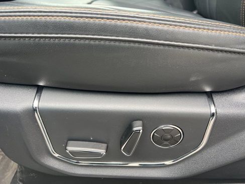 Used 2024 Ford Expedition Platinum image 25