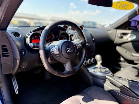 Used 2017 Nissan 370Z Coupe RWD image 8