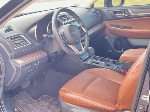 Used 2018 Subaru Outback 3.6R Touring AWD/4WD image 3