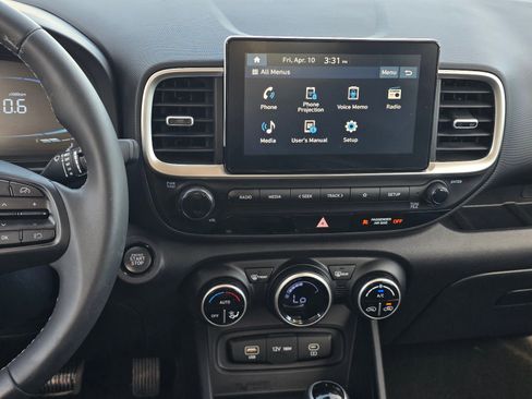 Used 2025 Hyundai Venue SEL FWD image 15