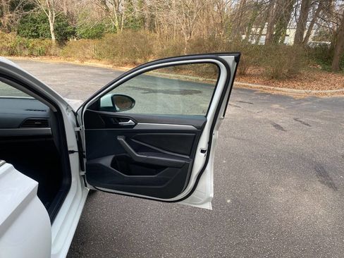 Used 2019 Volkswagen Jetta SE image 45