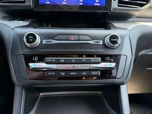 Used 2020 Ford Explorer XLT AWD/4WD image 11