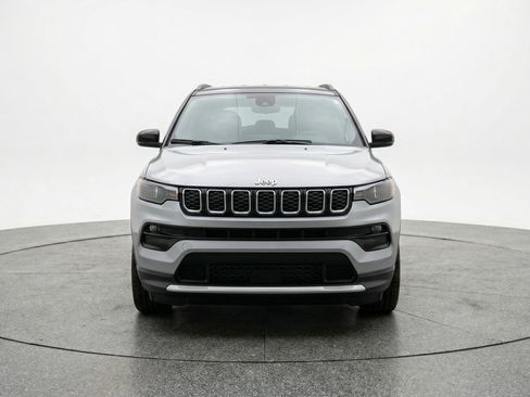 Used 2025 Jeep Compass Limited image 2