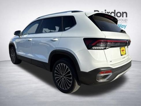 Used 2025 Volkswagen Taos SE FWD image 5