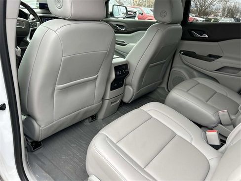 Used 2022 GMC Acadia SLT w/ Technology Package image 19