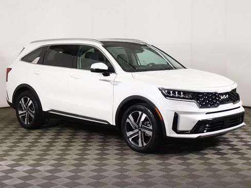Used 2022 Kia Sorento EX w/ Panoramic Sunroof Package AWD/4WD image 2