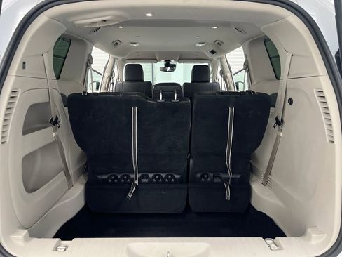 Used 2024 Chrysler Pacifica Touring-L image 40