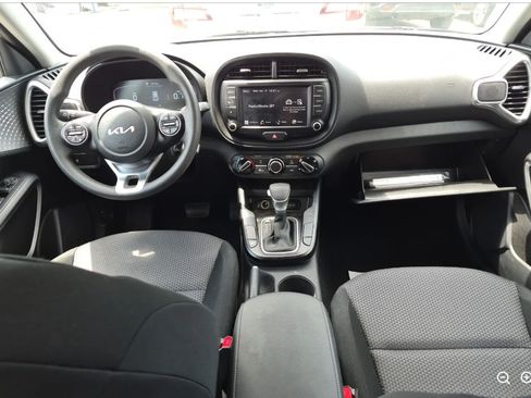 Used 2023 Kia Soul LX w/ Option Group 015 FWD image 9