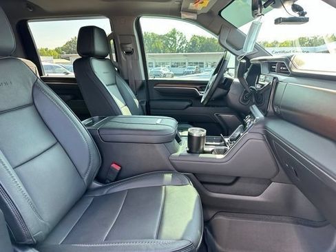 Used 2025 GMC Sierra 2500 Denali w/ Denali Reserve Package AWD/4WD image 8
