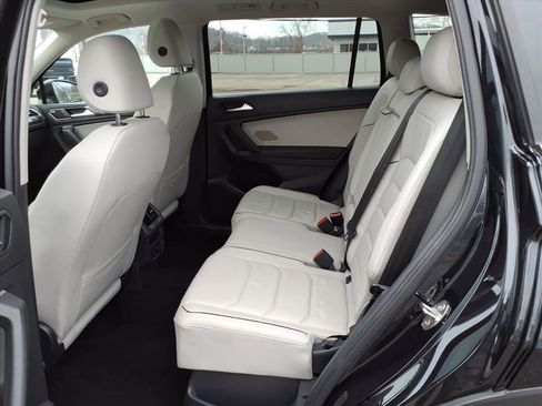 Used 2019 Volkswagen Tiguan SEL Premium image 12